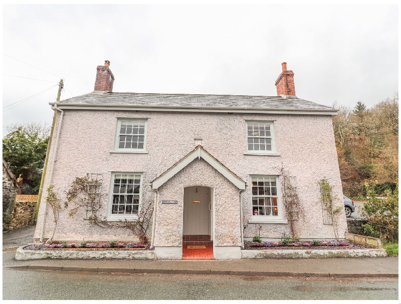 Llys Alaw a british holiday cottage for 8 in ,