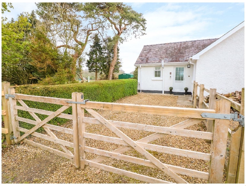 Click here for more about 4 Hanbury Lodge