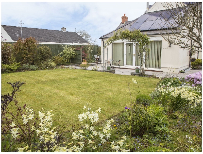 The Swallows a british holiday cottage for 2 in ,