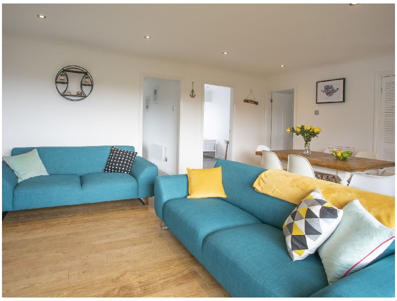 Click here for more about 28 Isallt at the Bay