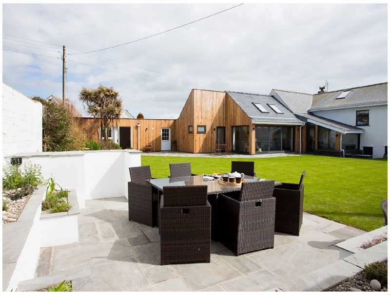 Pen Lon a british holiday cottage for 12 in ,