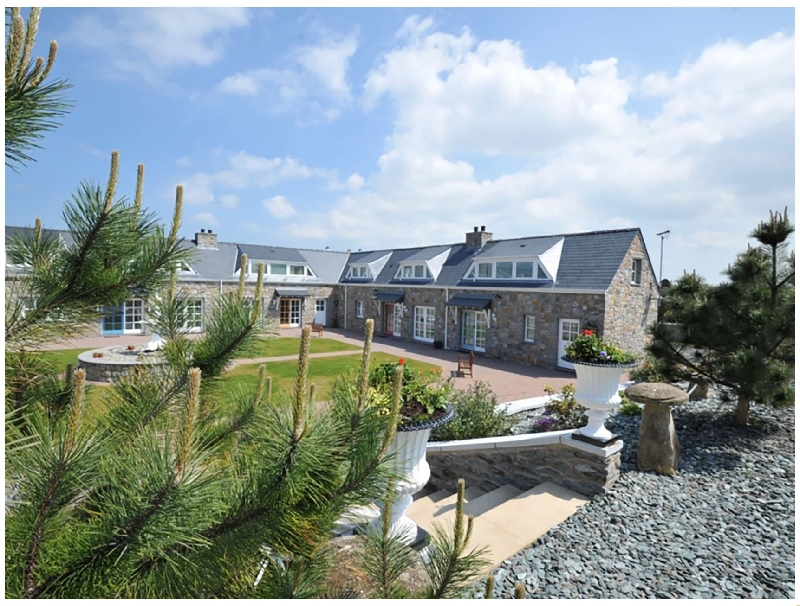 Click here for more about Tyn Towyn - Ty Glas Golau