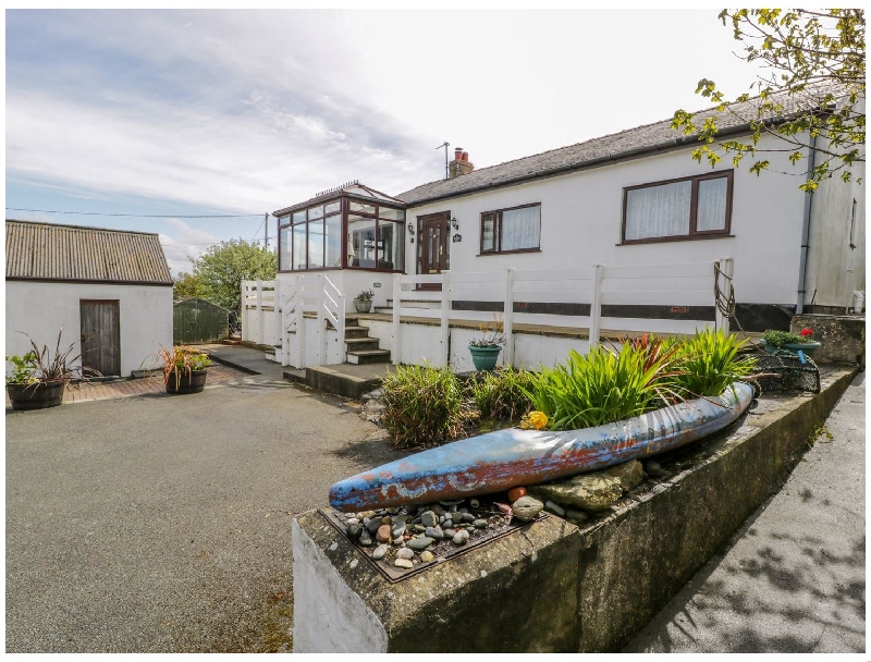Rumson House a british holiday cottage for 9 in ,