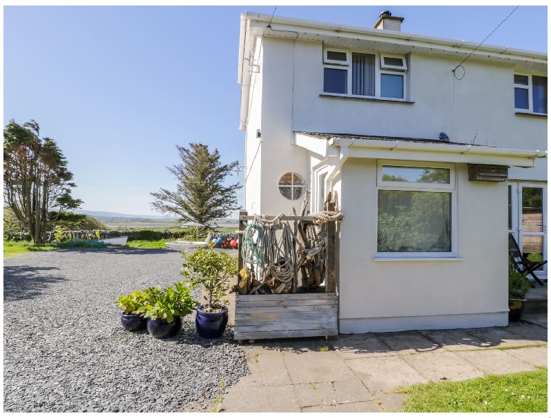 Ceg Y Bar Bach a british holiday cottage for 2 in , 
