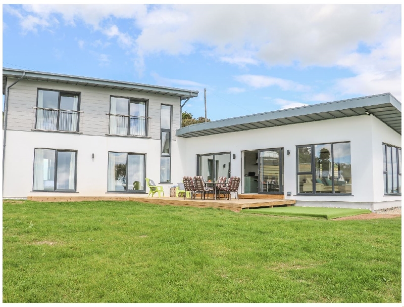 Beach House a british holiday cottage for 8 in , 