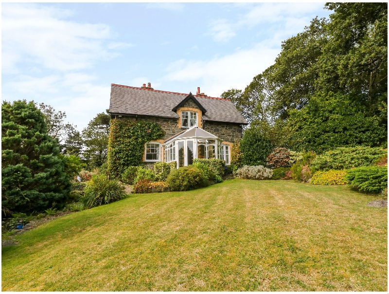 Ty'n Y Coed a british holiday cottage for 9 in , 