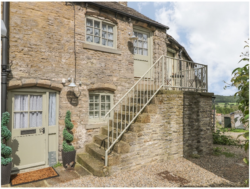 In & Out Cottage a british holiday cottage for 2 in ,