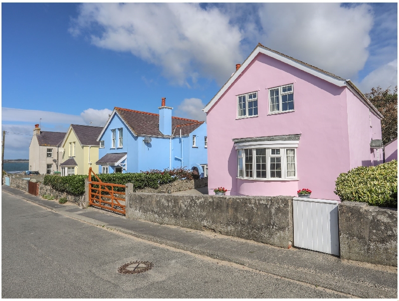 The Pink House a british holiday cottage for 7 in , 