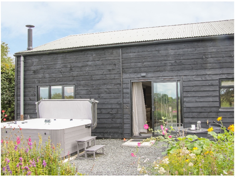 The Pig Shed  -Sty 2 a british holiday cottage for 4 in , 