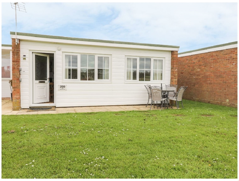 The Headlands- Chalet 299 a british holiday cottage for 4 in ,