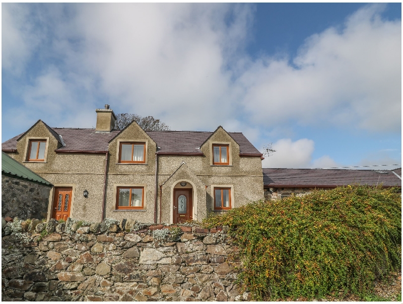 Caer Moel a british holiday cottage for 8 in , 