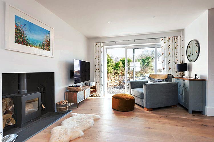 Bear Cottage a british holiday cottage for 6 in , 