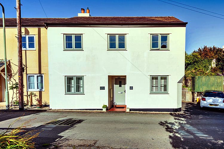 Click here for more about 2 Chapel Street