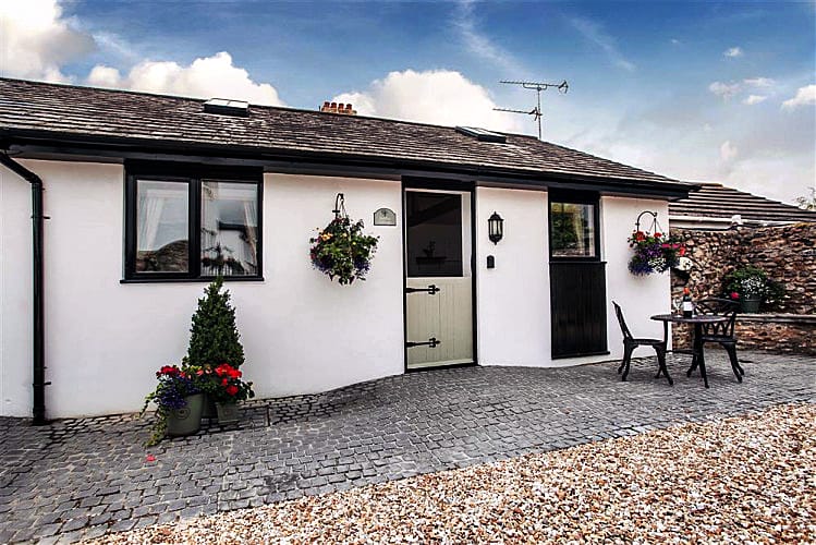 Click here for more about Hollie Cottage