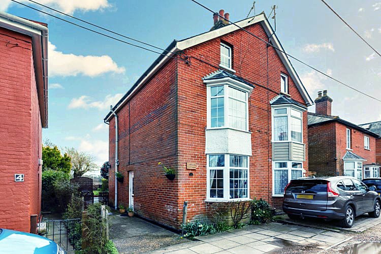 Click here for more about Camellia Cottage